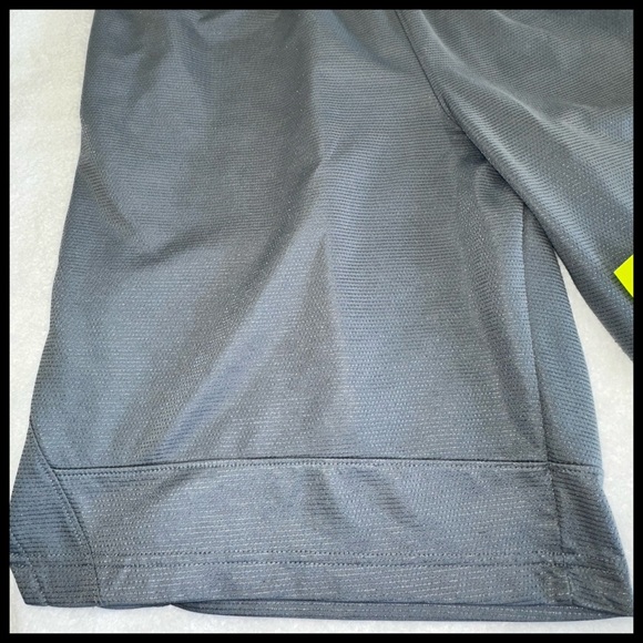 Nike DriFit 🏋🏻‍♀️🥏🏀🏈🏐Mens Shorts XL Grey with 2 pockets and drawstring waist. 👌🏼 - Picture 2 of 16